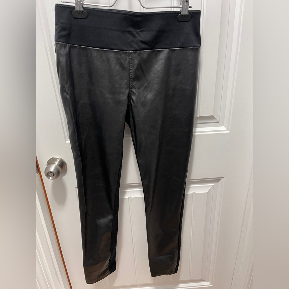 How cute are these leggings!Half leather-like on the front/spandex on the back!